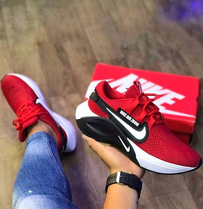 NIKE AIR ZOOM 2024